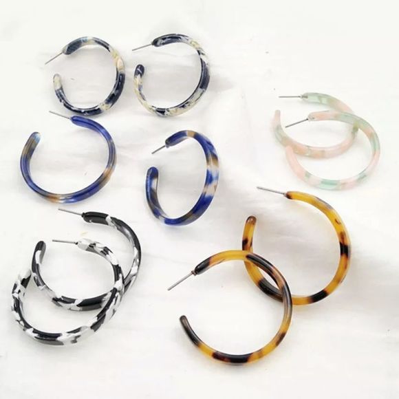 {LEILA} tortoise hoop acrylic earrings - Picture 4 of 6